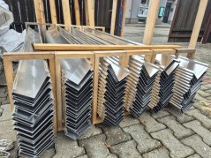 Dělící kačírková lišta pro extenzivní zelené střechy 120x80mm